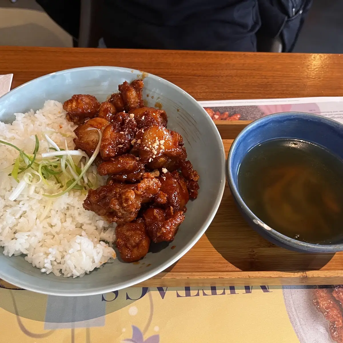 Gangjeong Chicken Deopbap Tagessuppe