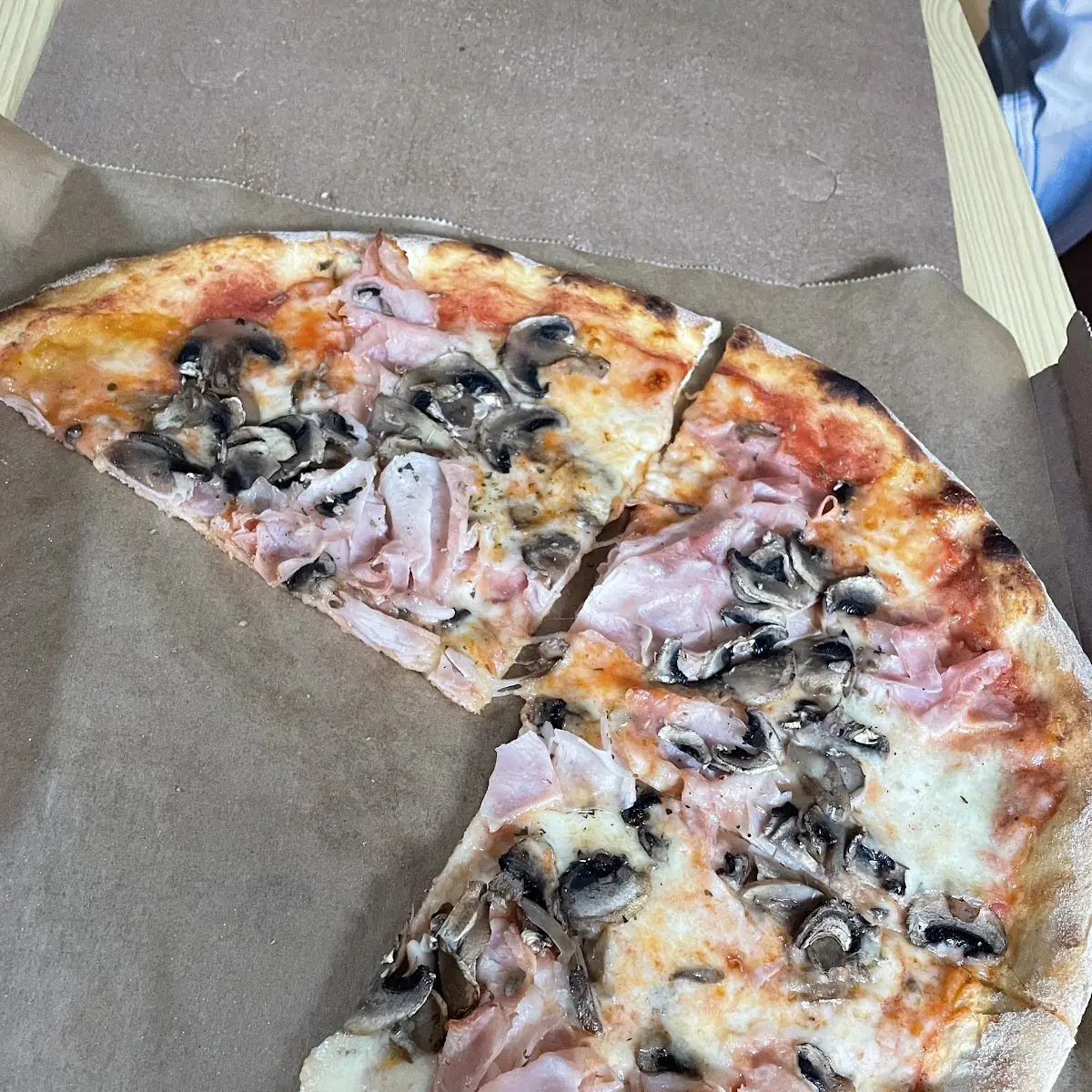 Pizza Prosciutto Funghi