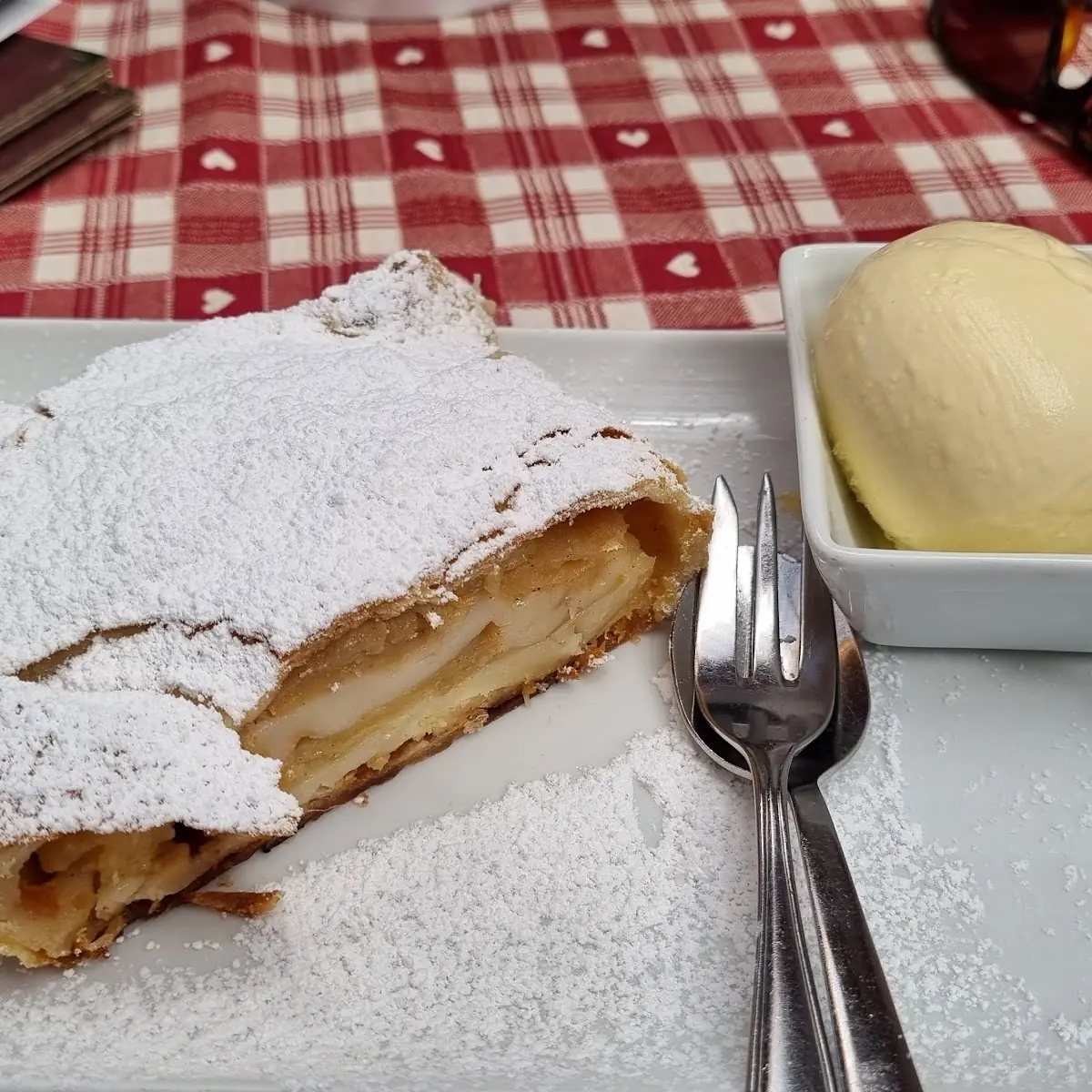 Apfelstrudel