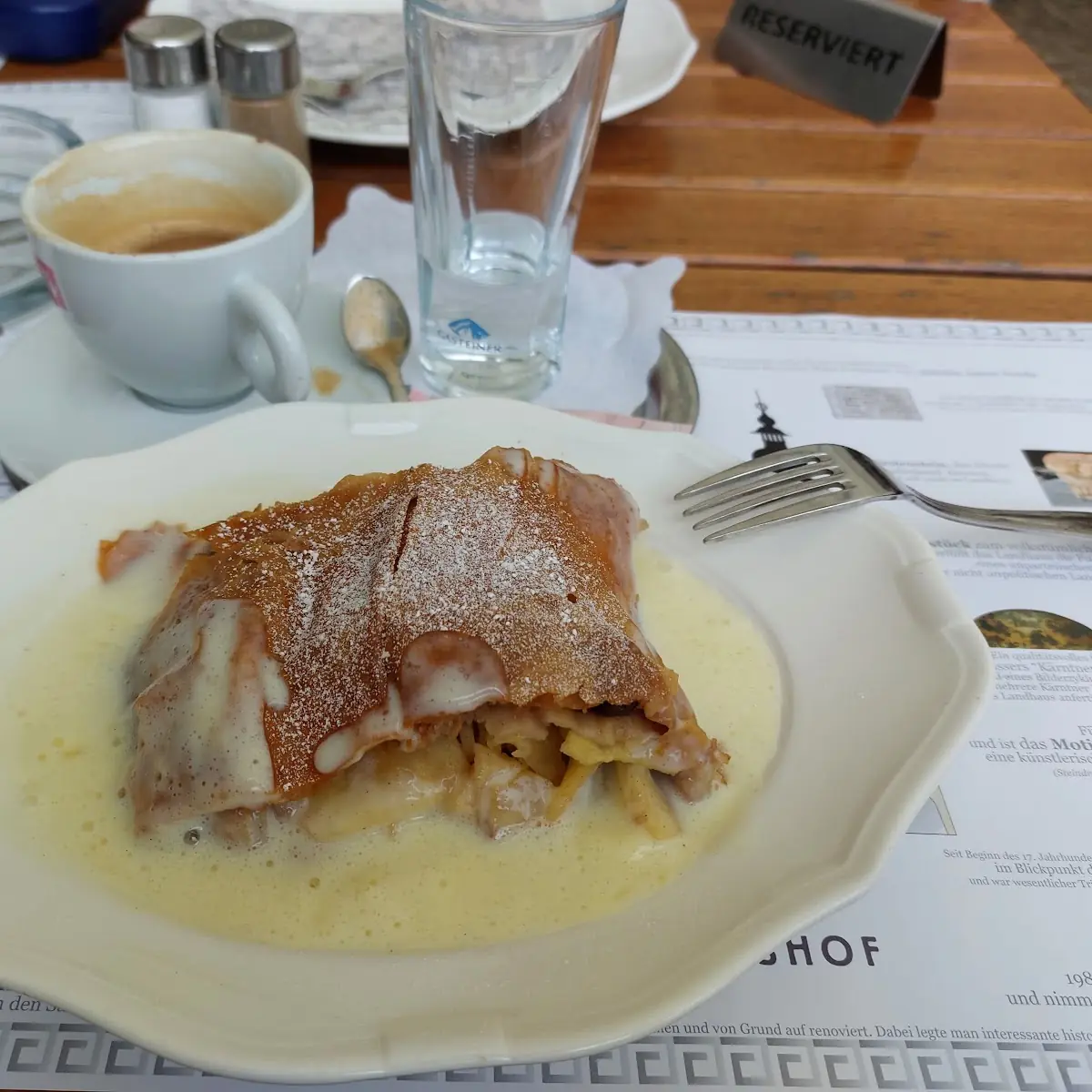 Apfel- Oder Topfenstrudel