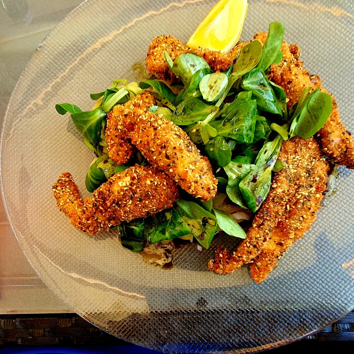 Backhendelstreifen Auf Kartoffel- Vogerlsalat
