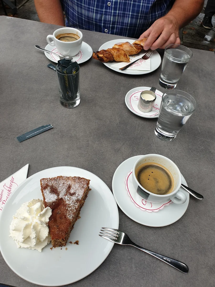 Buchweizenkuchen Und Nussstange Mit Doppeltem Espresso