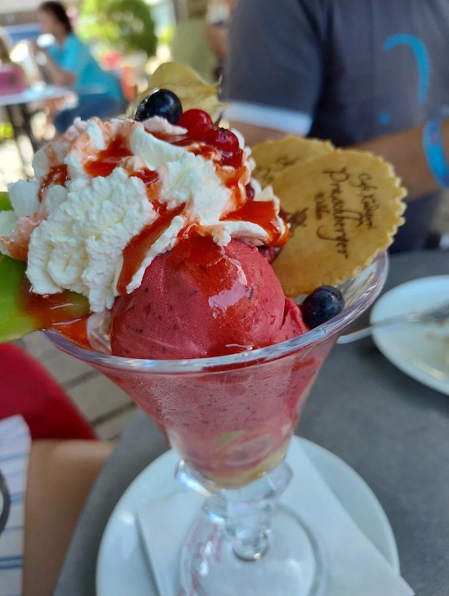 Erdbeerbecher