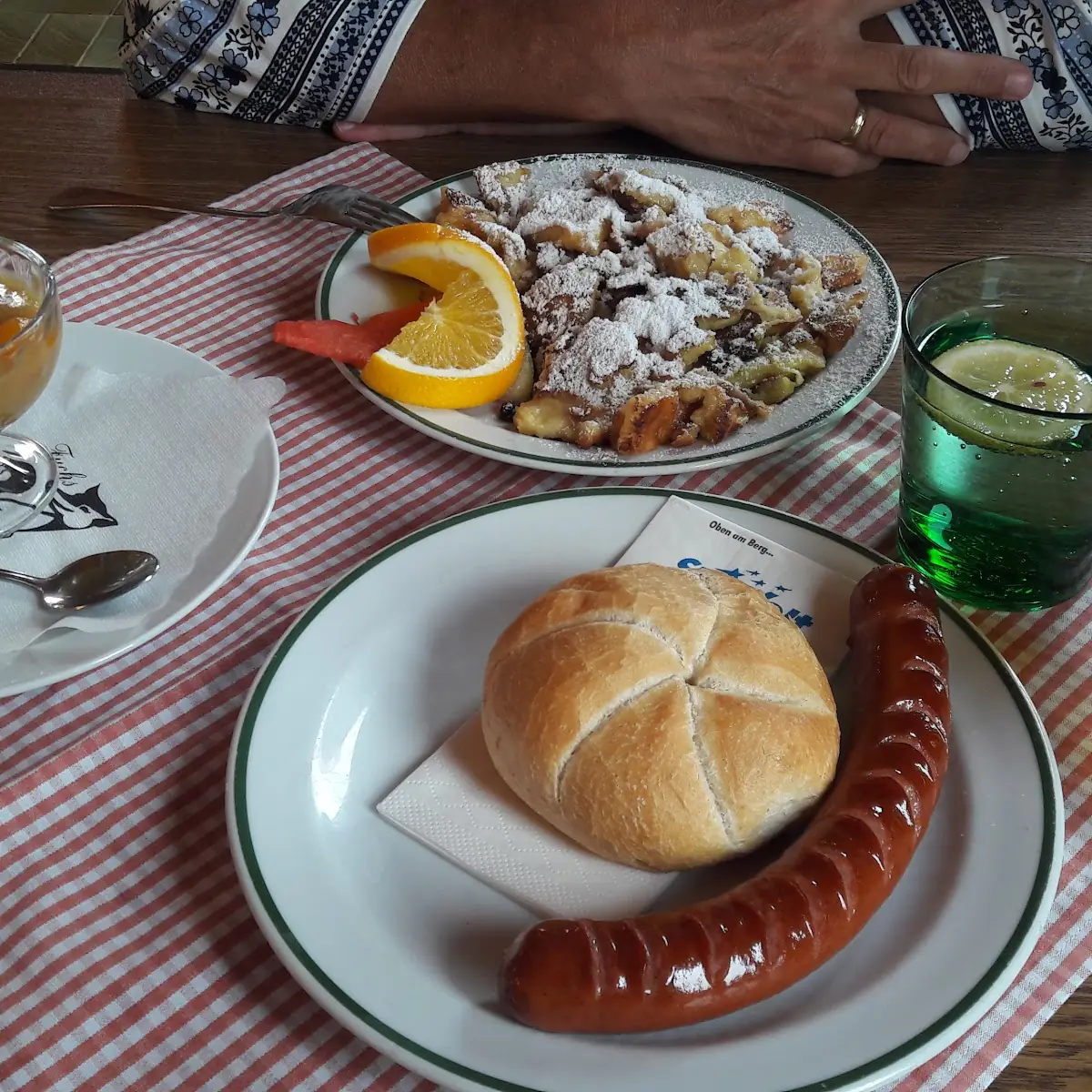 Kleiner Kaiserschmarrn Met Apfelmus