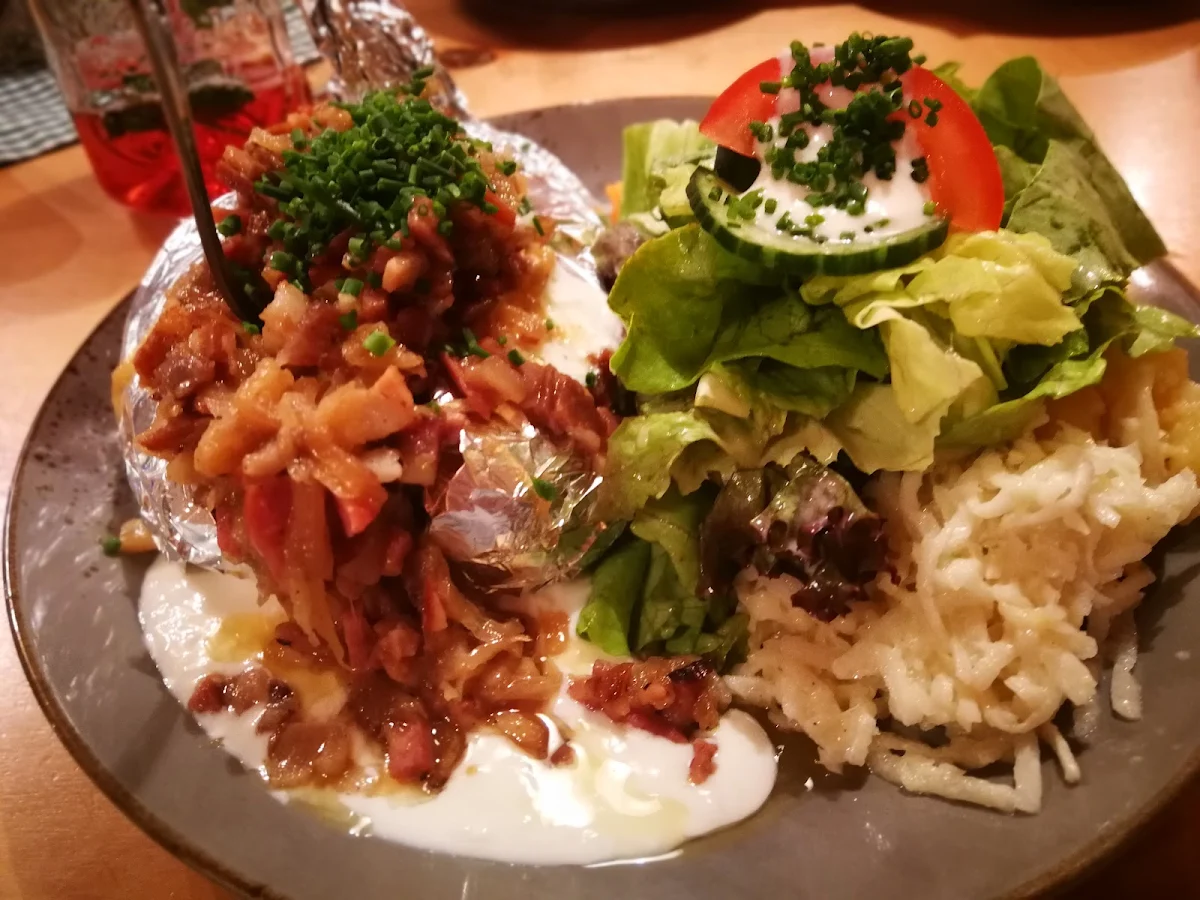 Ofenkartoffel Mit Speck Käse Und Zwiebeln