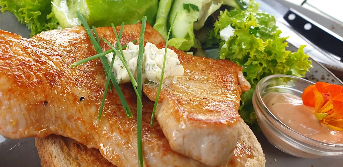 Putensteak Mit Salat