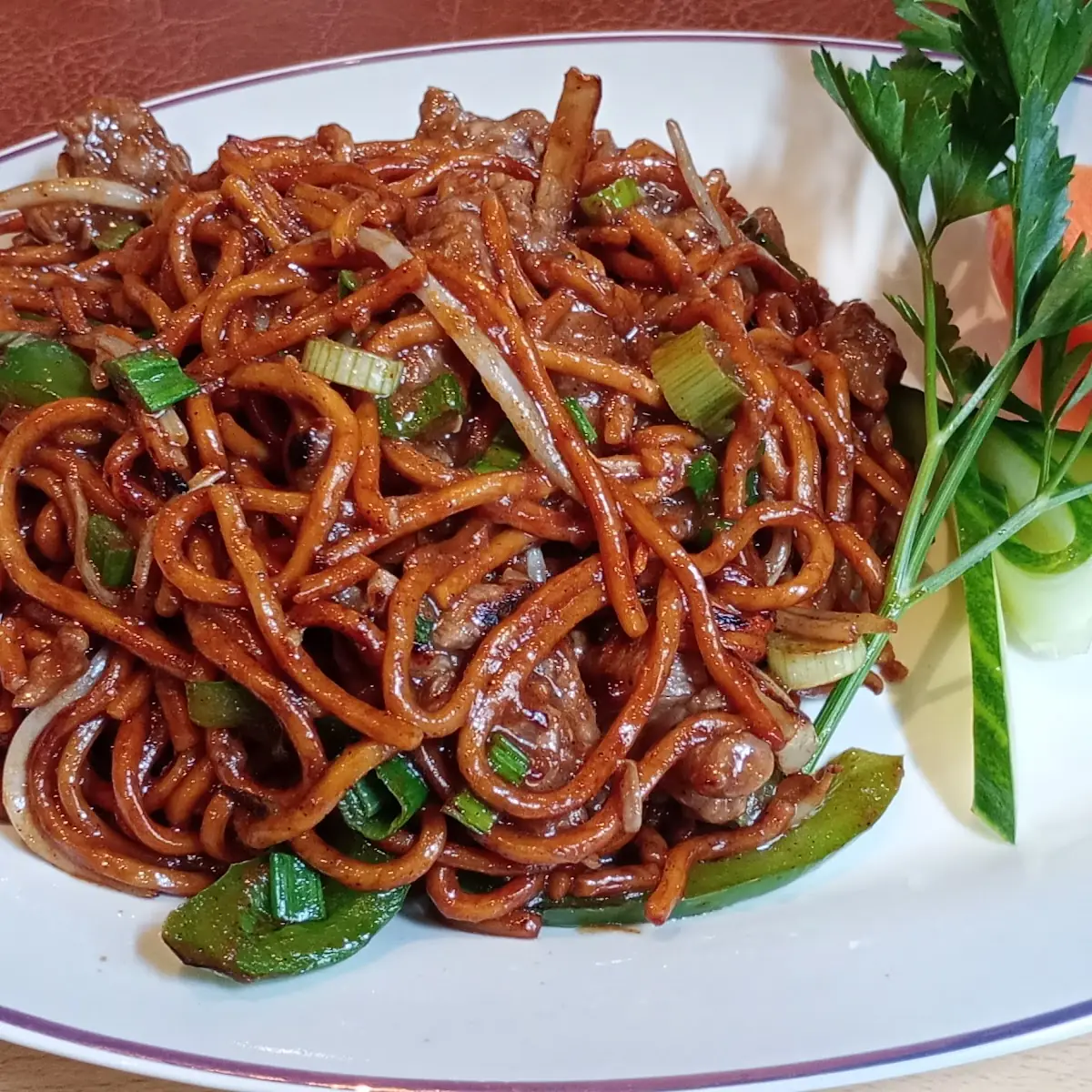 Wok Nudel Rindfleisch In Schwarz Pfeffer Sauce