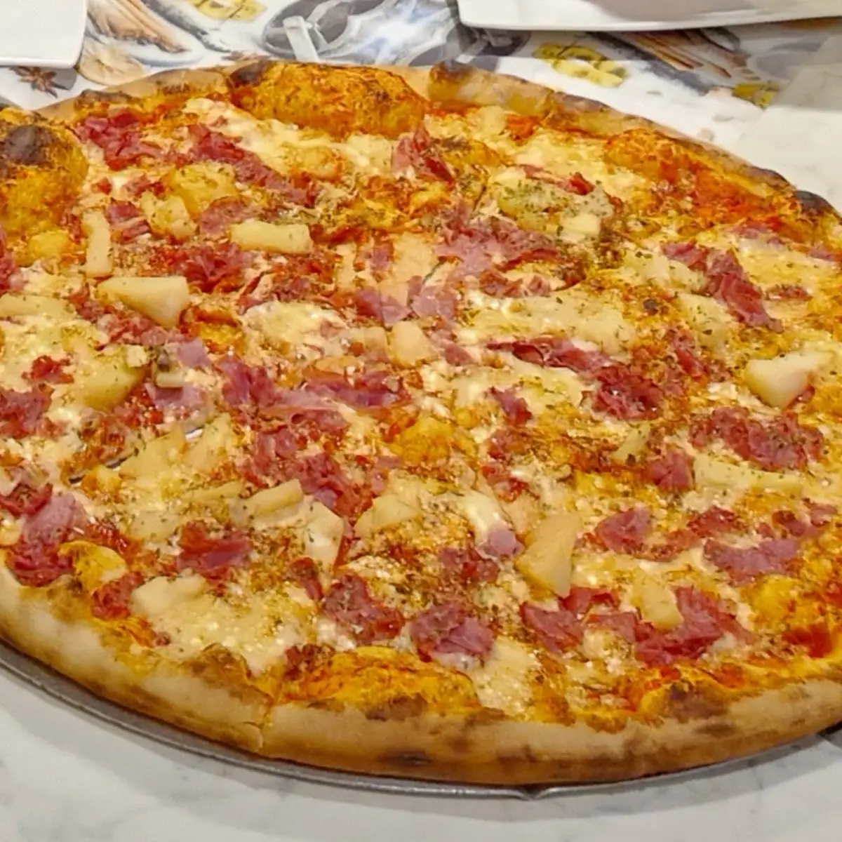 Familienpizza Hawaii
