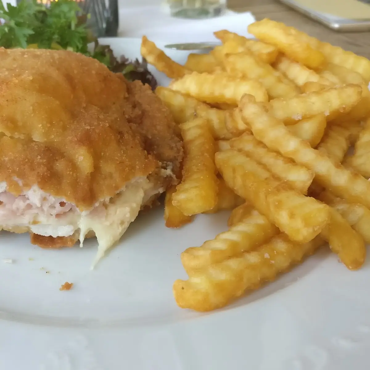 Cordon Bleu Mit Pommes Frites