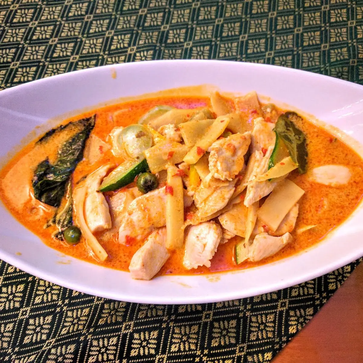 Rotes Curry Mit Huhn