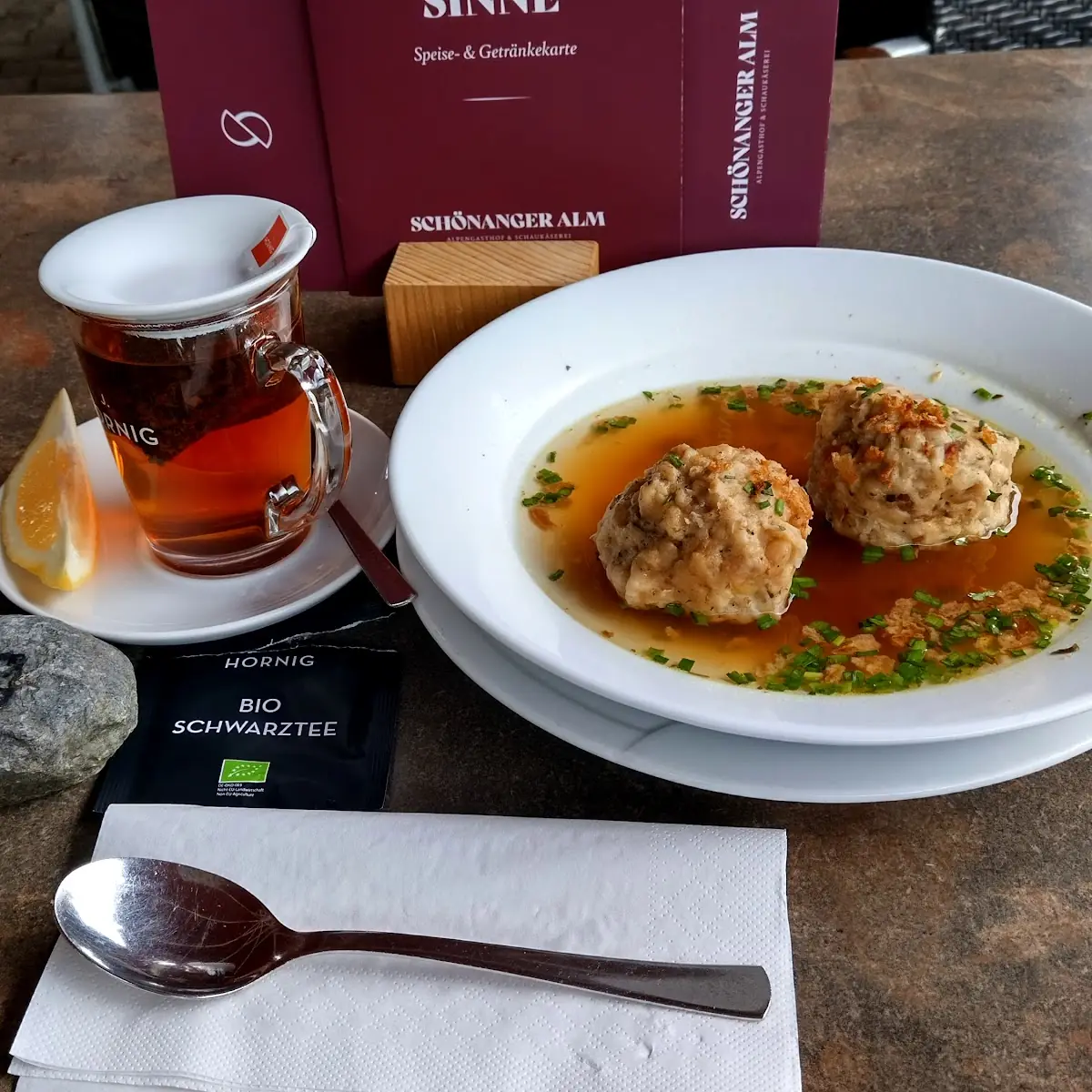 Tee Und Speckknödel Suppe