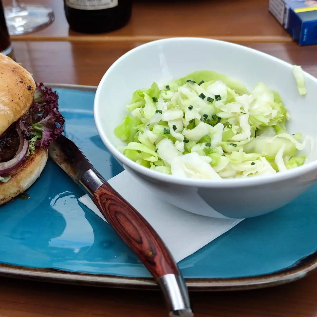 Alpenburger Mit Krautsalat