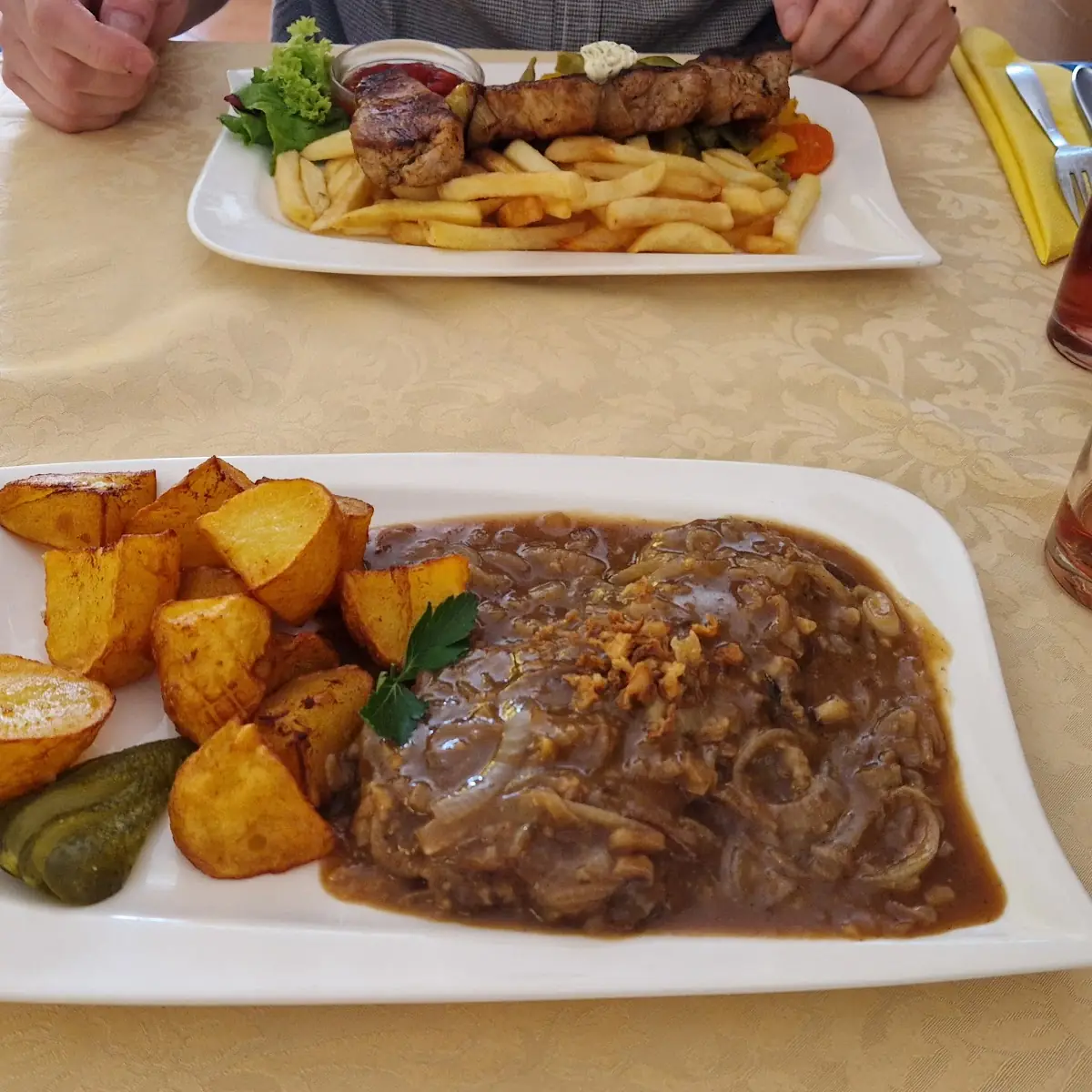 Zwiebelrostbraten Mit Bratkartoffeln