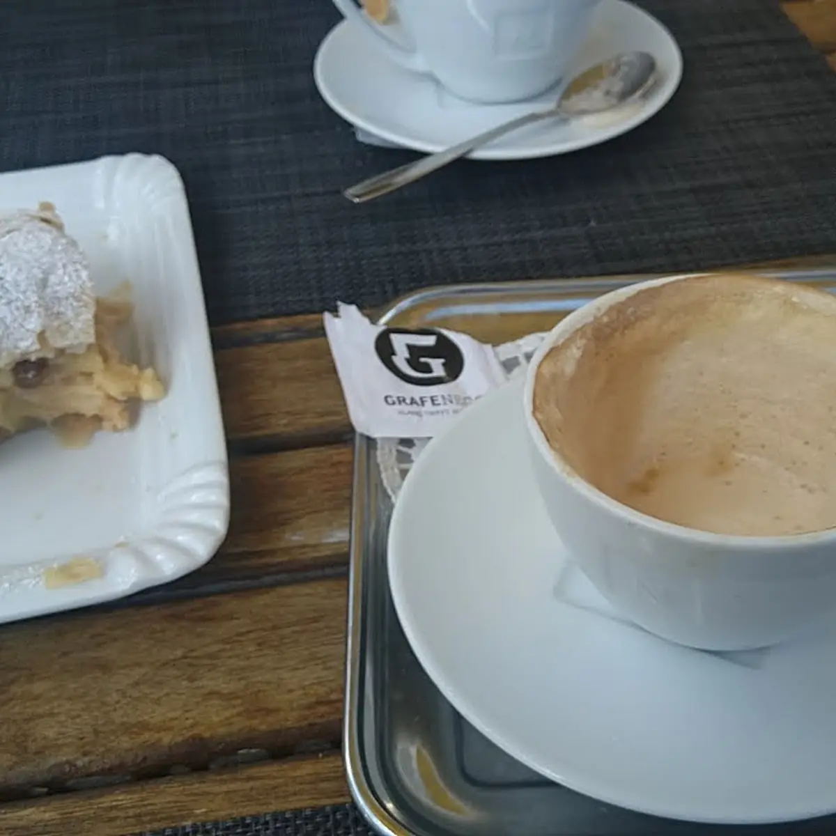 Nespresso Melange Und Grauslicher Apfelstrudel Um 10 Euro