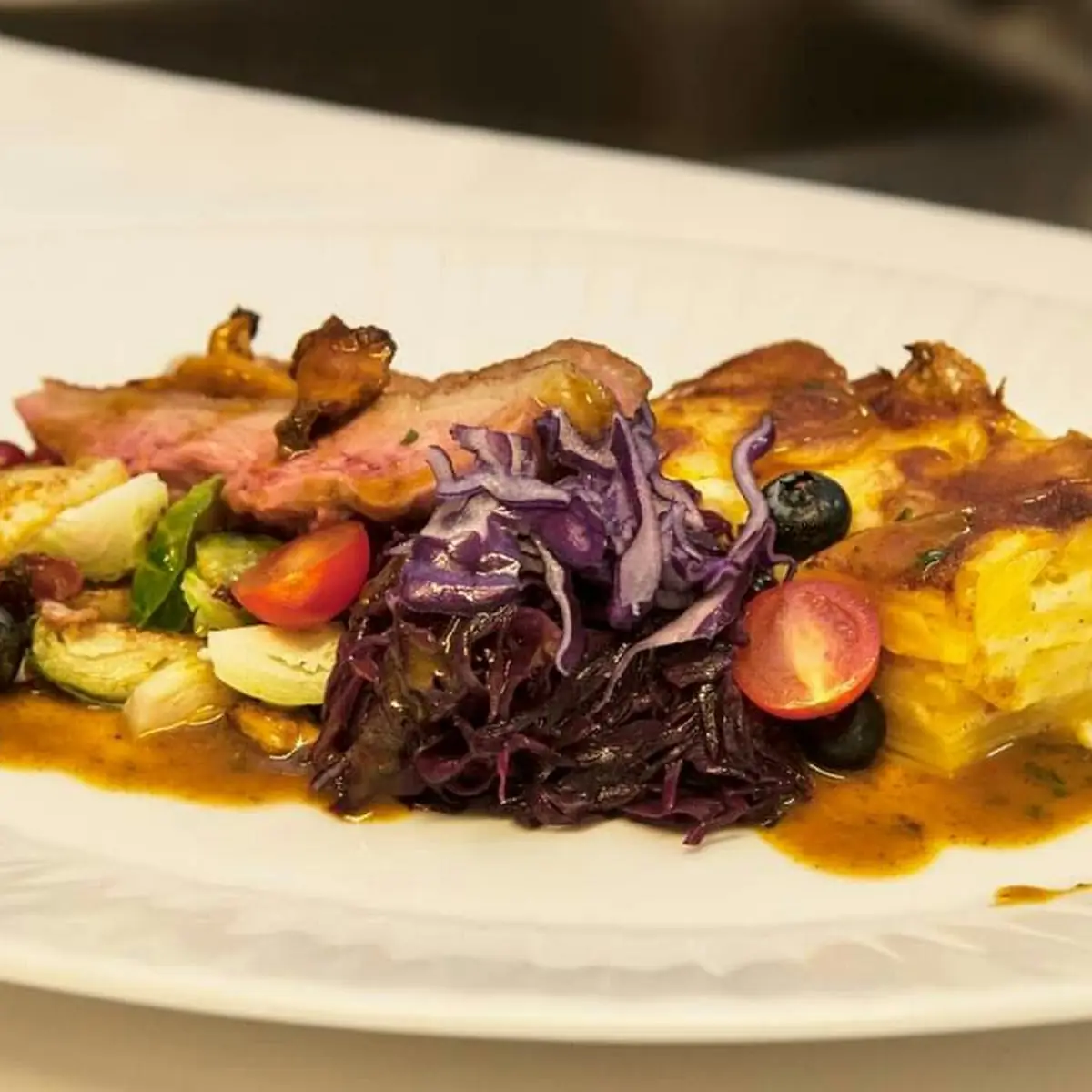 Rosa Gebratene Entenbrust Mit Kartoffelgratin