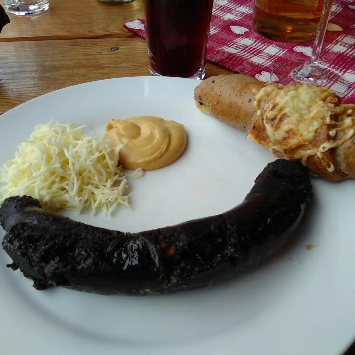 Blunzn Mit Kren Und Senf