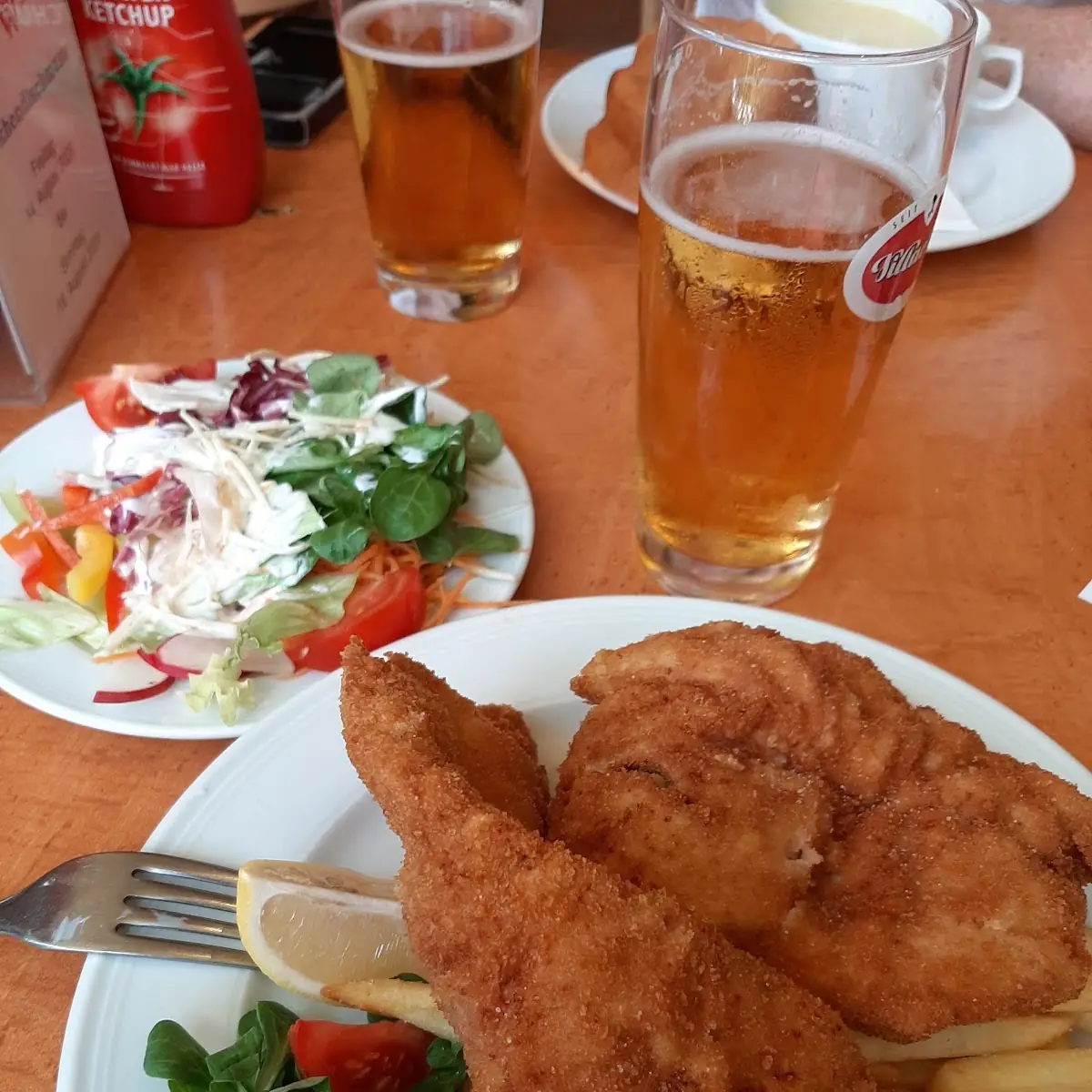 Wiener Schnitzel Pommes Gem Salat