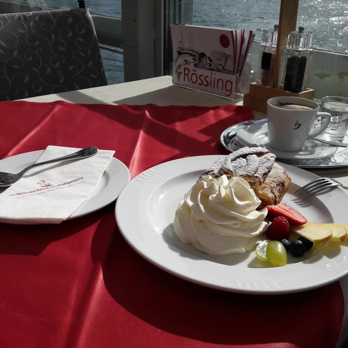Apfelstrudel Mit Sahne