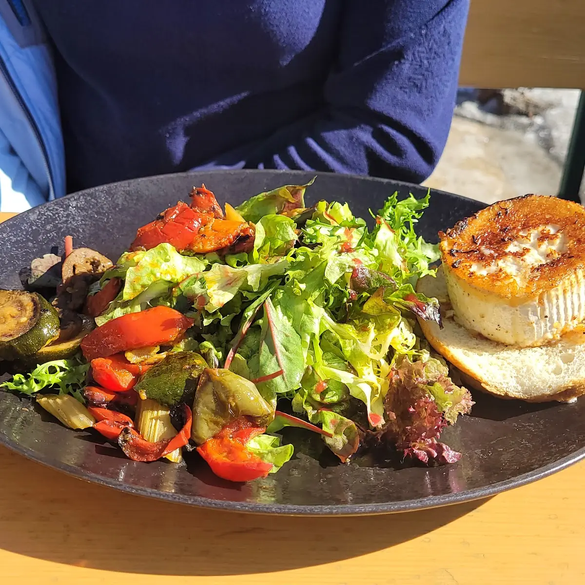 Gebackener Ziegenkäse An Salat