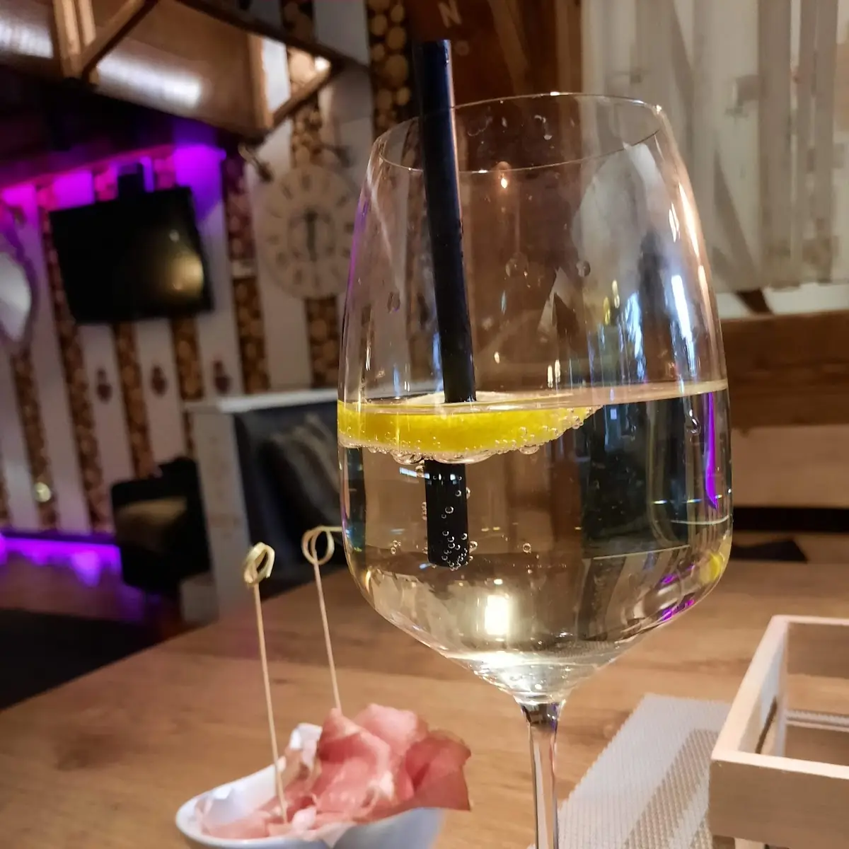 Gespritzter Weissweinschorle