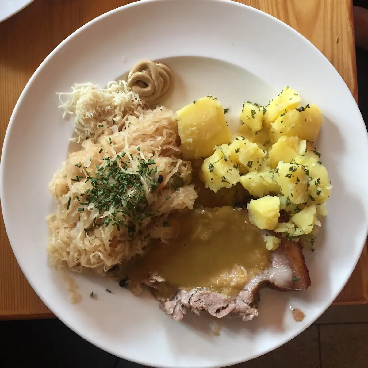 Schweinebraten Mit Sauerkraut Und Kartoffel