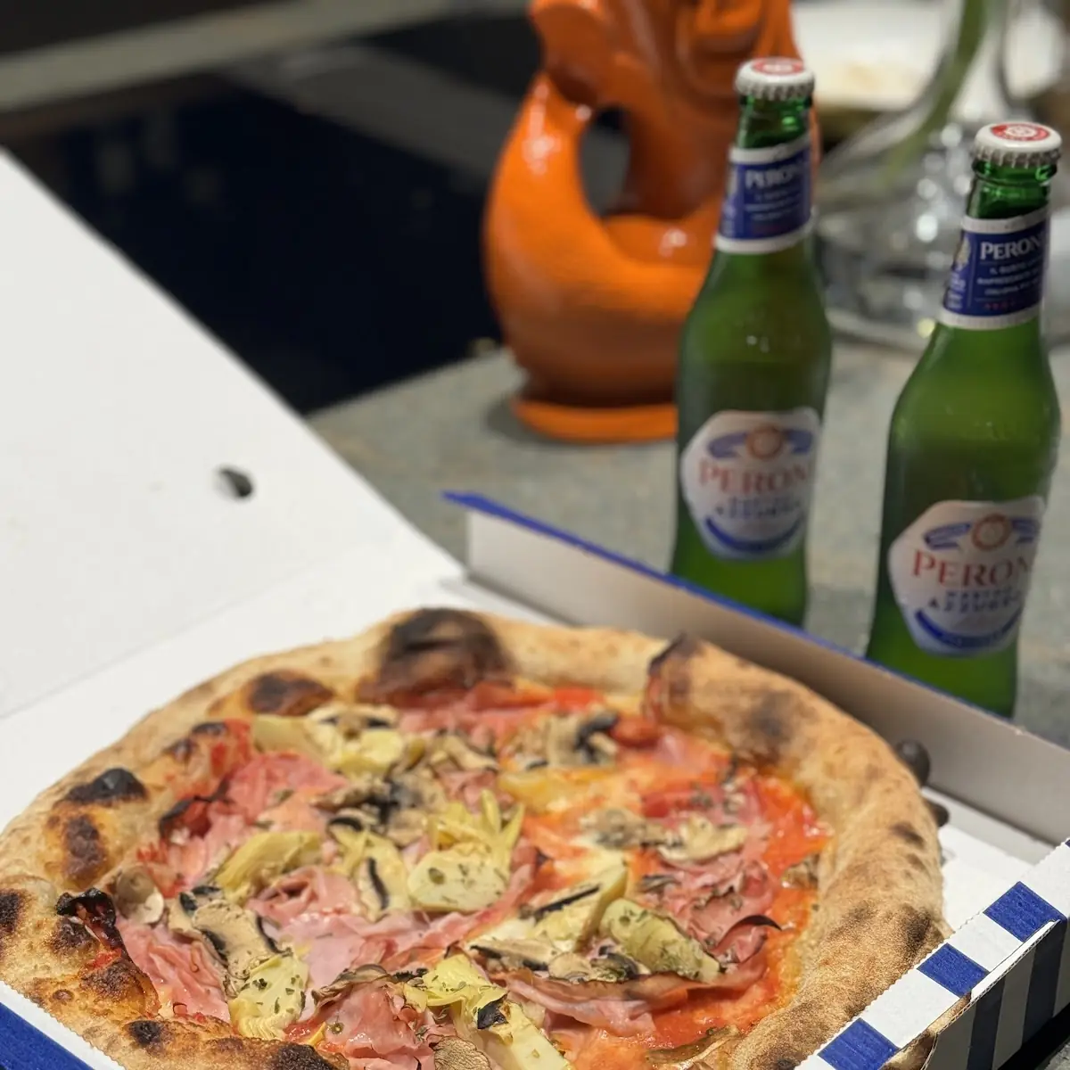 Pizza Mit Prosciutto Cotto Pilzen Artischoken