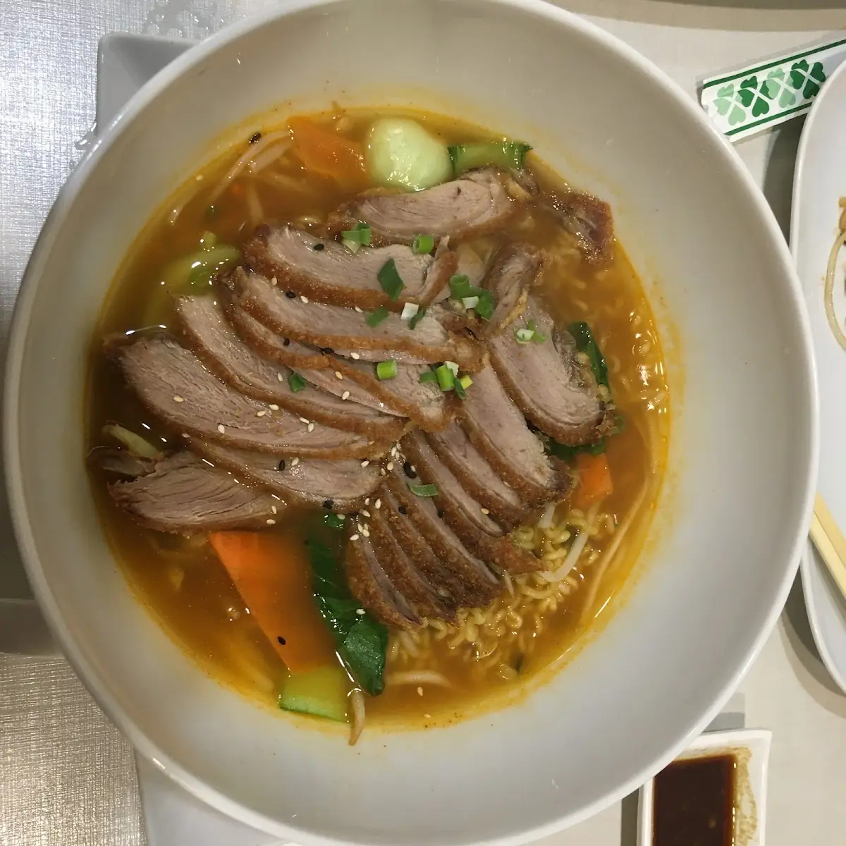 Ramen Nudelsuppe Mit Knuspriger Ente
