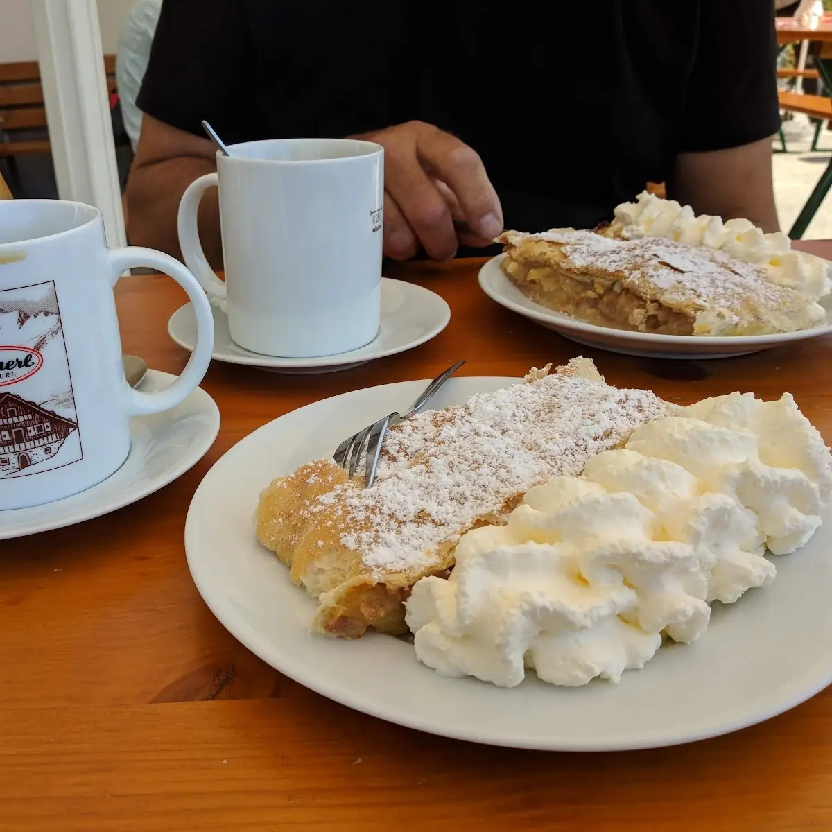 Kaffee Mit Apfelstrudel