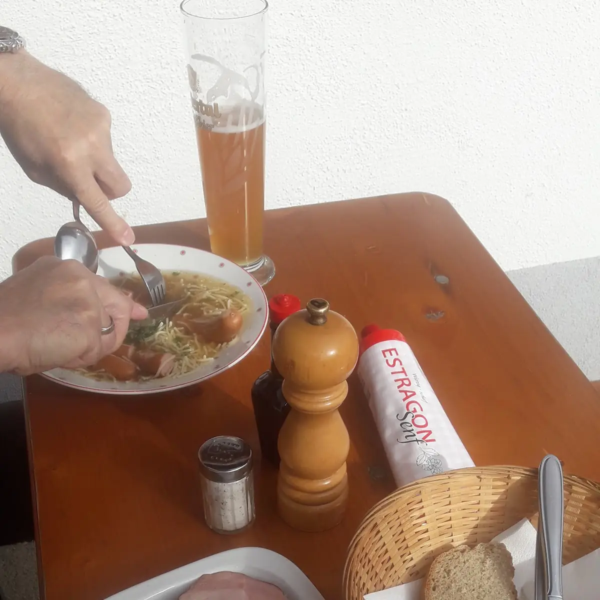 Oben Links Nudelsuppe Mit Würschtl Und Und Selchfleisch Kasler Mit Salzkartoffeln Und Kraut