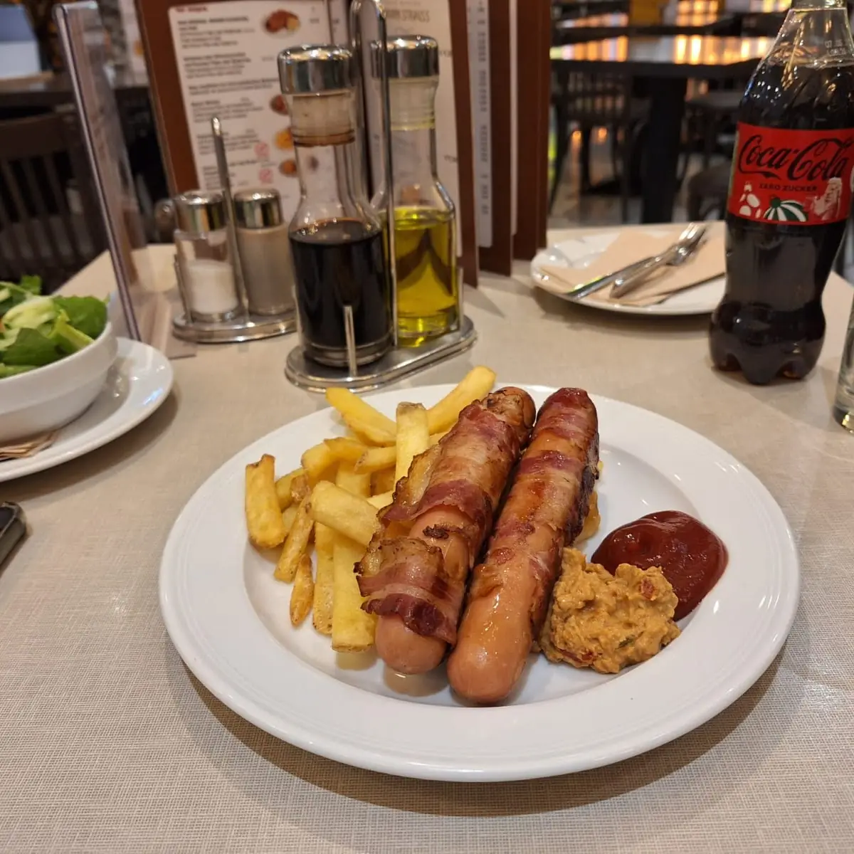 Berner Würstel Mit Pommes Frites