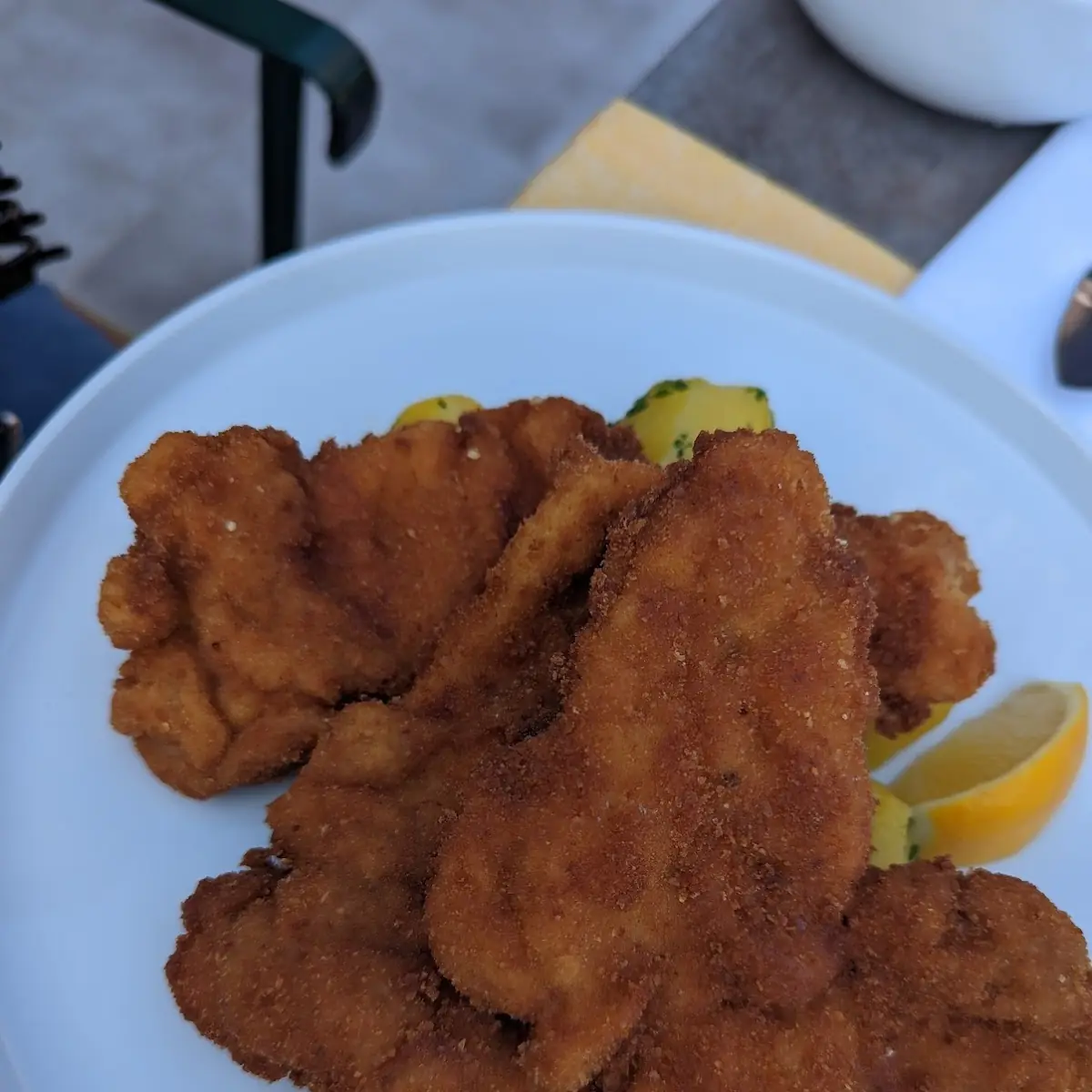 Ausgelöstes Backhendl Sehr