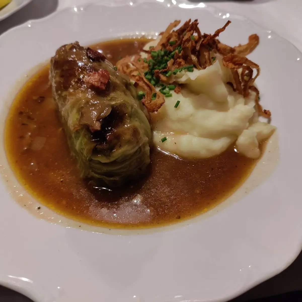 Krautrolade Mit Kartoffelpüree Und Bratensaft
