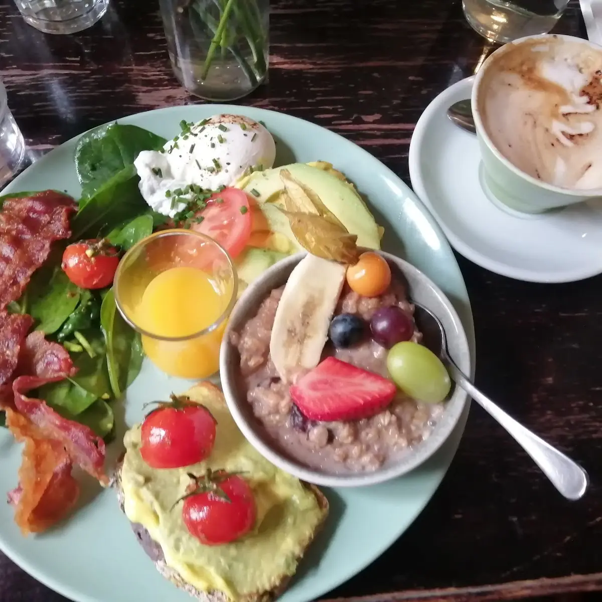 Frühstück Light-avocado Toast Ei U Porridge