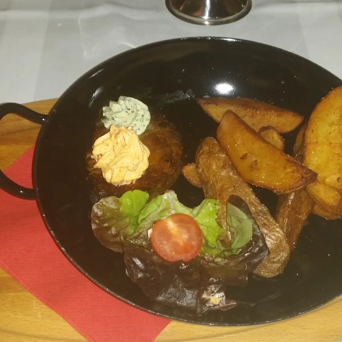 Steak Mit Kartoffelstücken