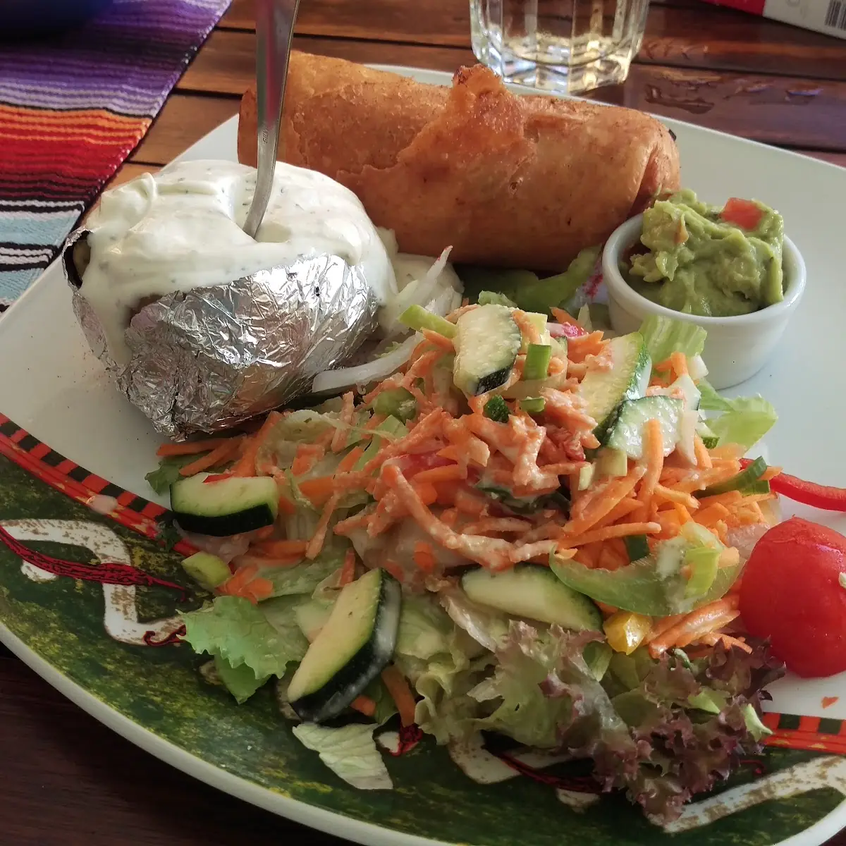 Chimbichanga Chicken Mit Baked Potatoe