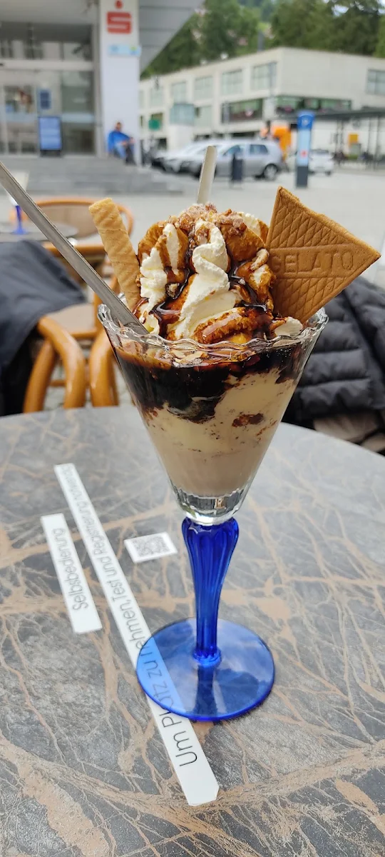 Krokant Becher
