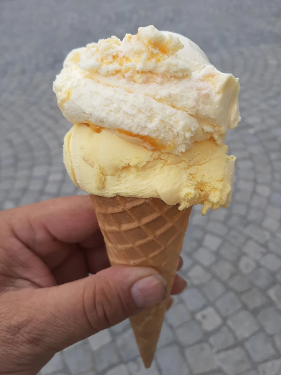 Kugel Vanilleeis