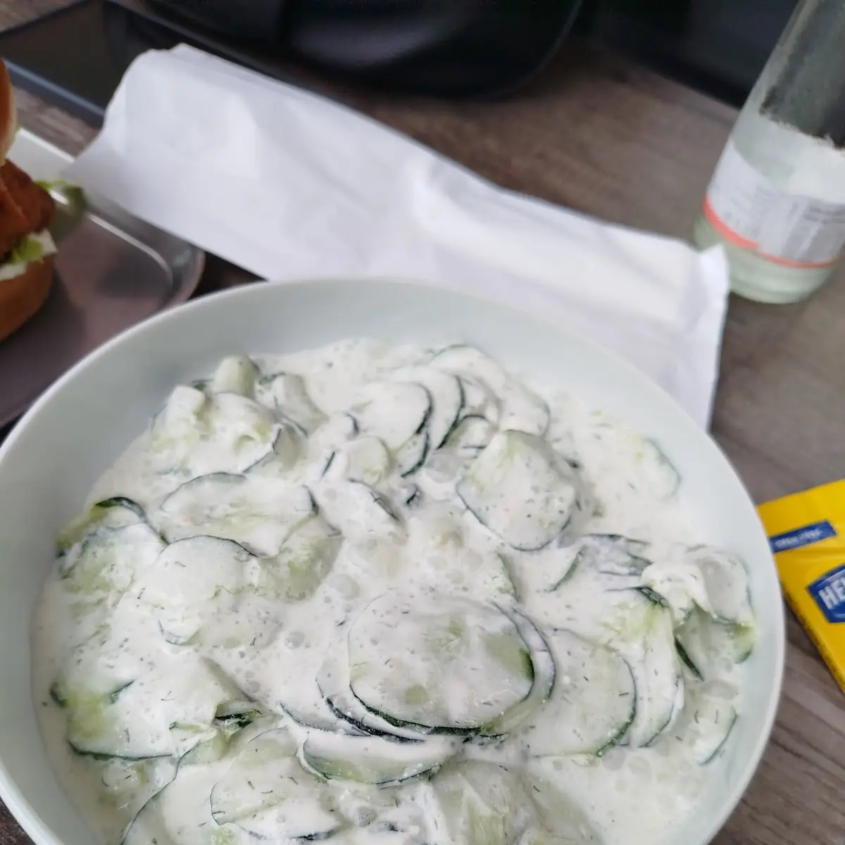 Gurkenrahmsalat
