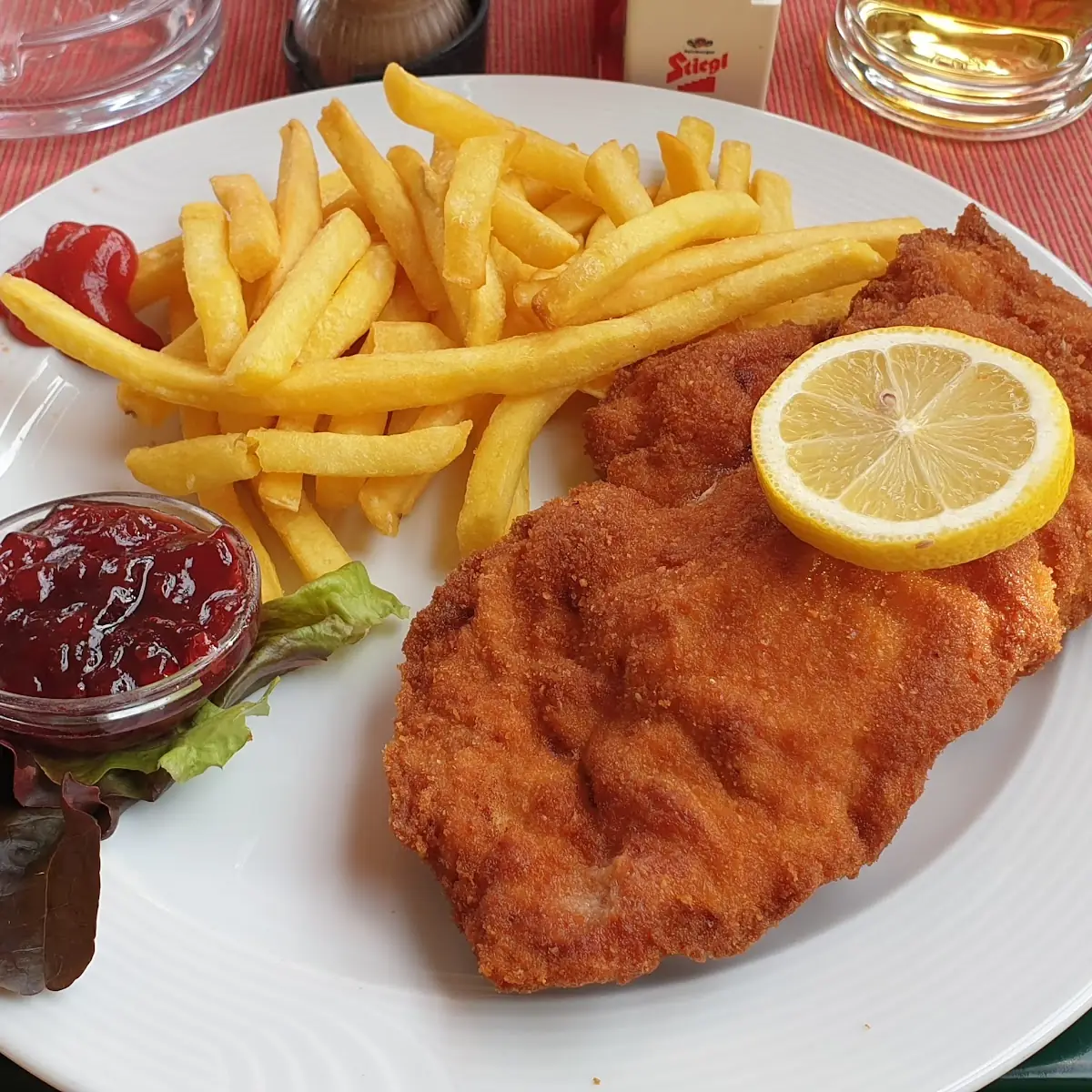 Backhenderl Mit Pommes Menü