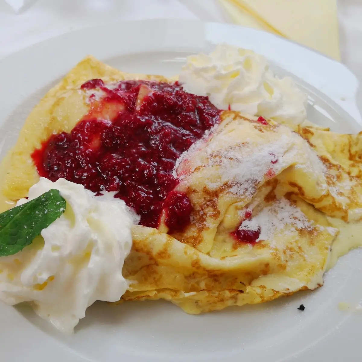 Palatschinken Mit Marillenmarmelade