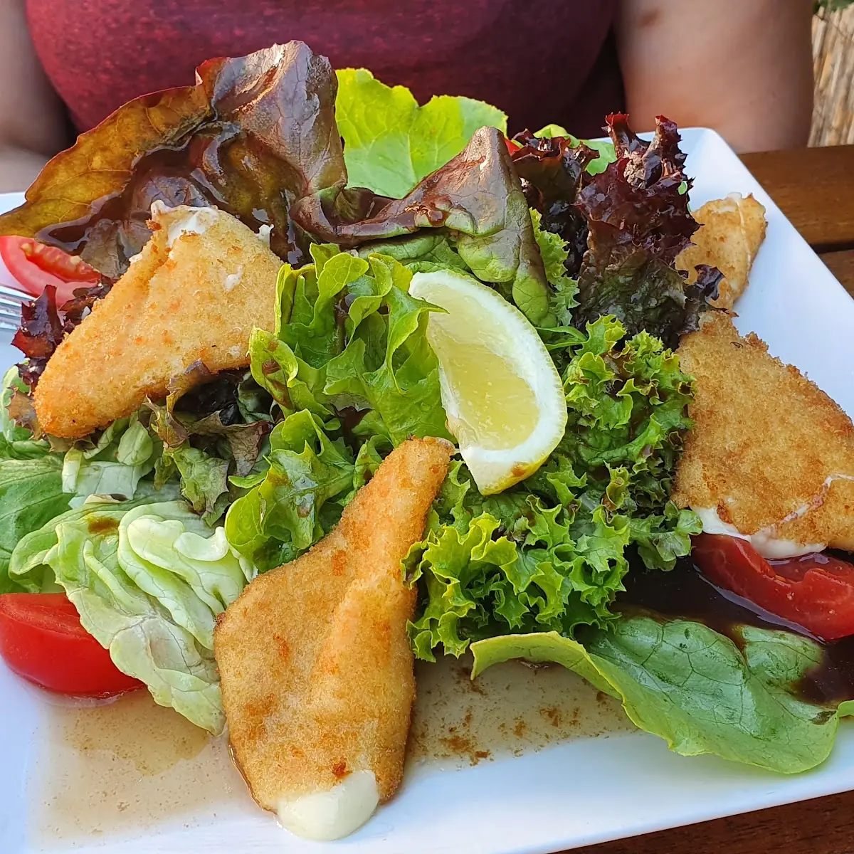 Gebackener Morzarella Mit Salat