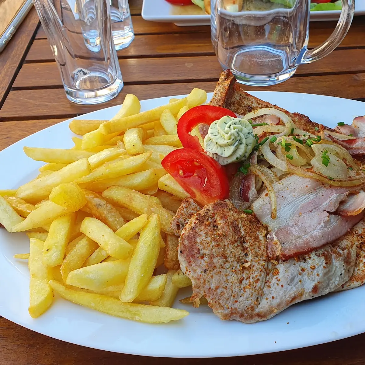 Grillteller Mit Pommes Frites