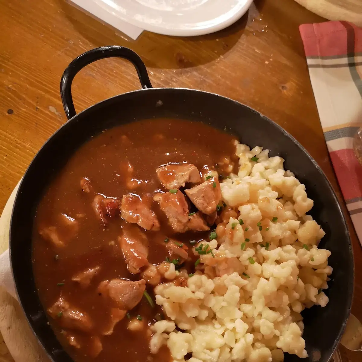 Schweinsfiletspitzen Mit Käsnockerl Und Pfeffersauce