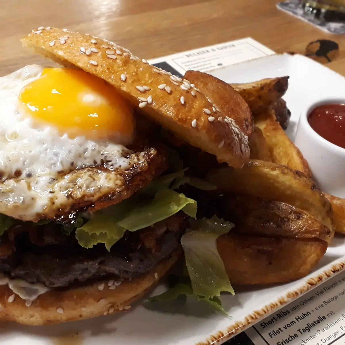 Empire State Burger Mit Süßkartoffelpommes