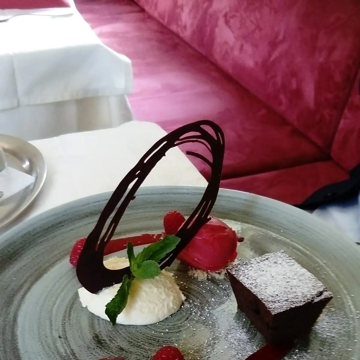 Schokoladeküchlein Schokoladenmousse Himbeersorbet