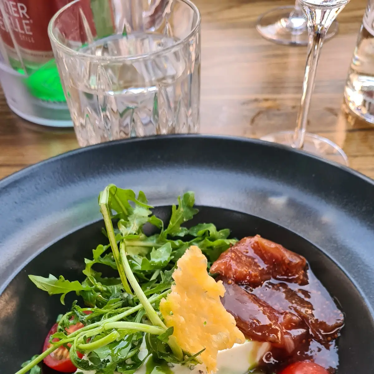 Wildkräuter-pannacotta
