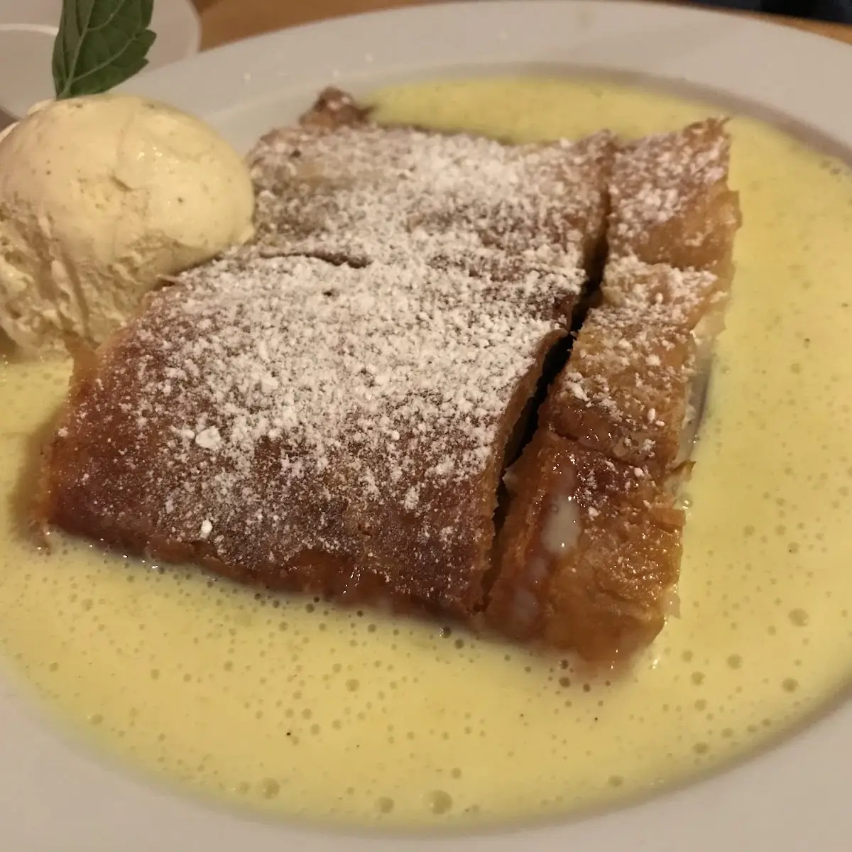 Topfen Strudel Mit Vanille Soße