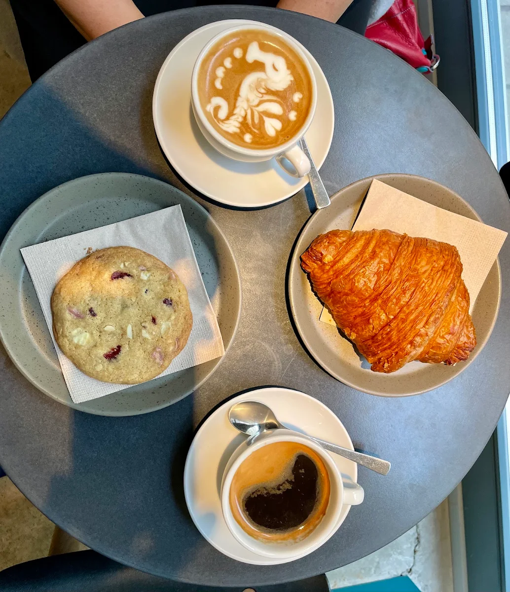 Croissant Cookie Verlängerter Und Cappuccino