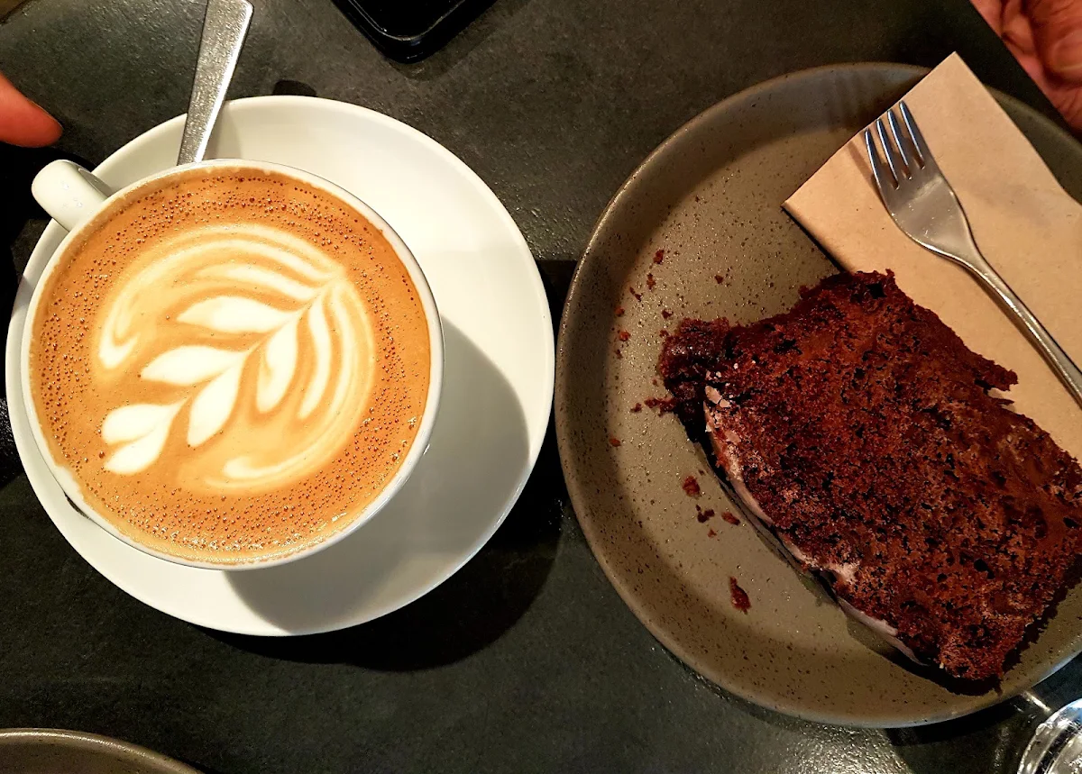 Kirschkuchen Mit Cappuccino