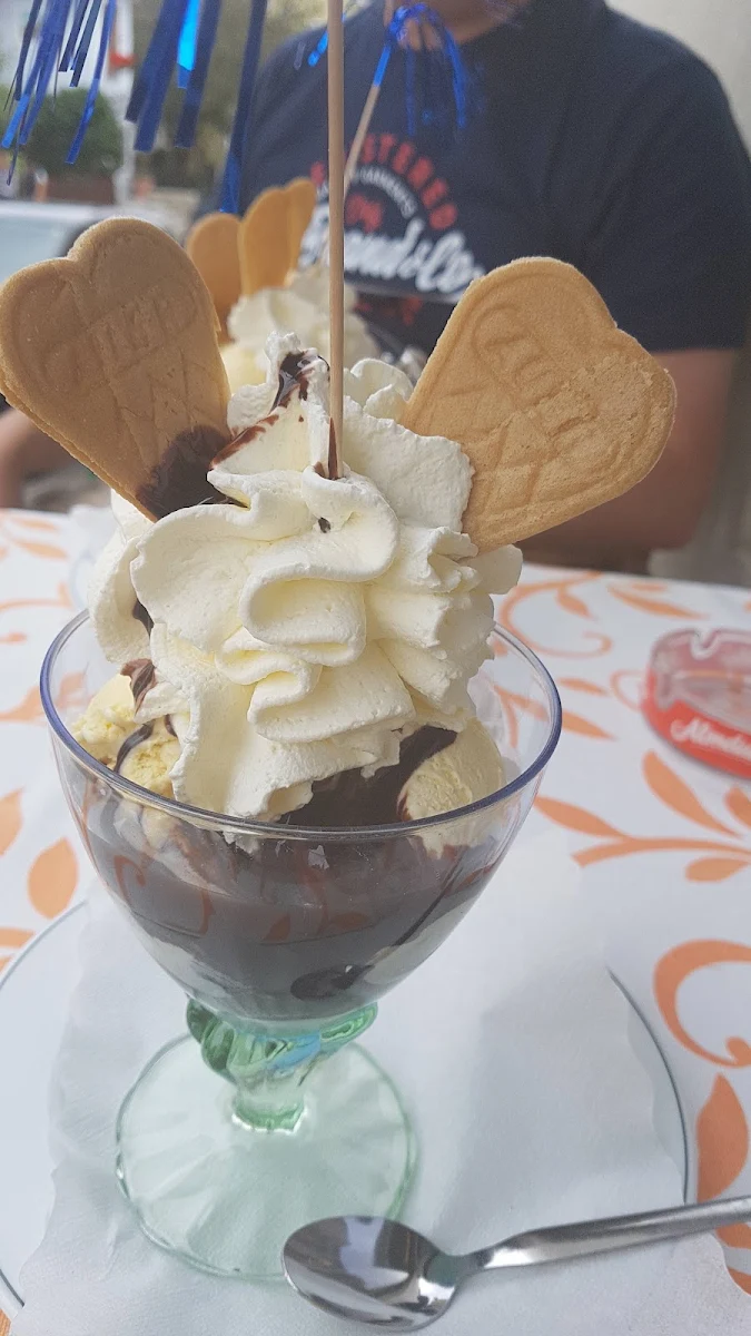 Copa Dinamarca Vainilla Y Chocolate Caliente